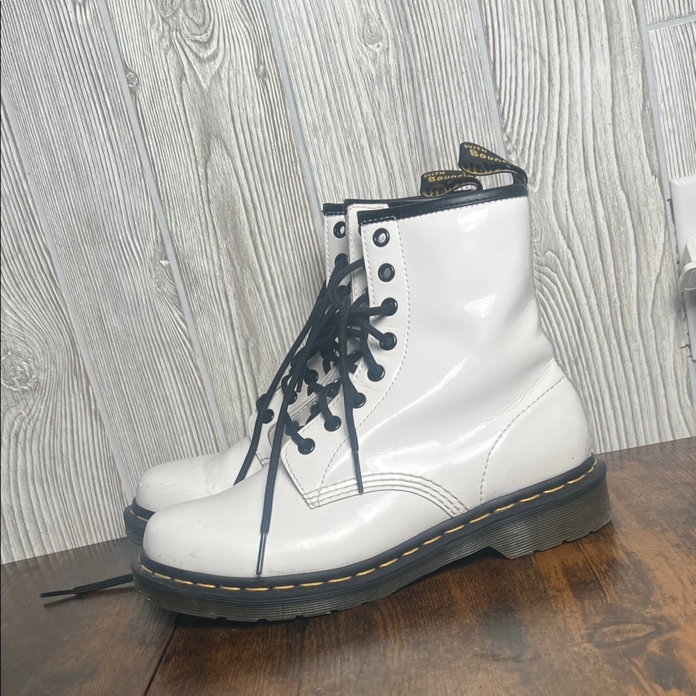 Doc Dr Martens Air Wair White Boots Women’s lace up size 8